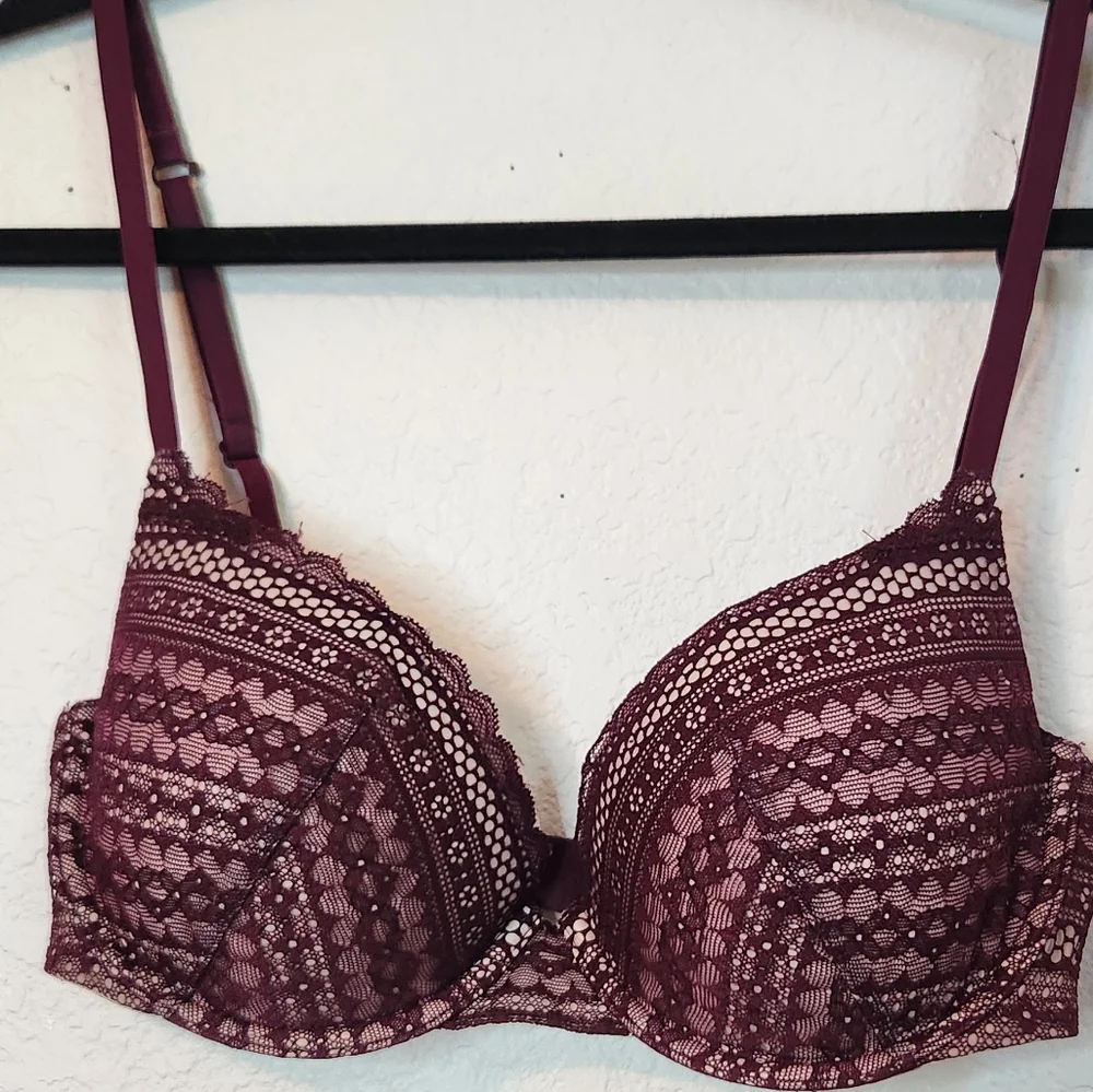 Victoria's Secret‎ Maroon Demi Lace Bra, Size 32DD